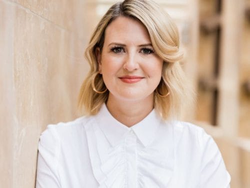 la ragazza protagonista della storia su come vendere una casa difficile