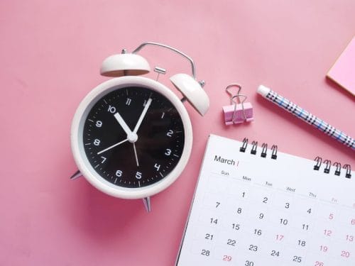 orologio e calendario a simbolo di come vendere casa in 30 giorni