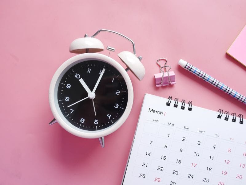 orologio e calendario a simbolo di come vendere casa in 30 giorni