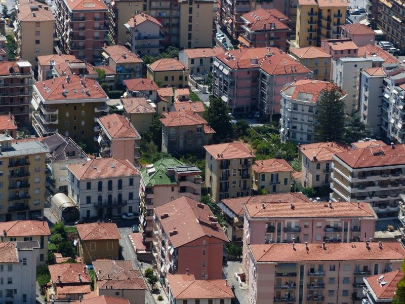 città, tetti delle case